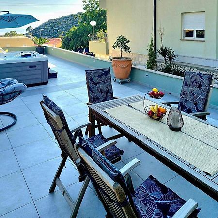 1 Bedroom Stunning Apartment In Makarska Exterior foto