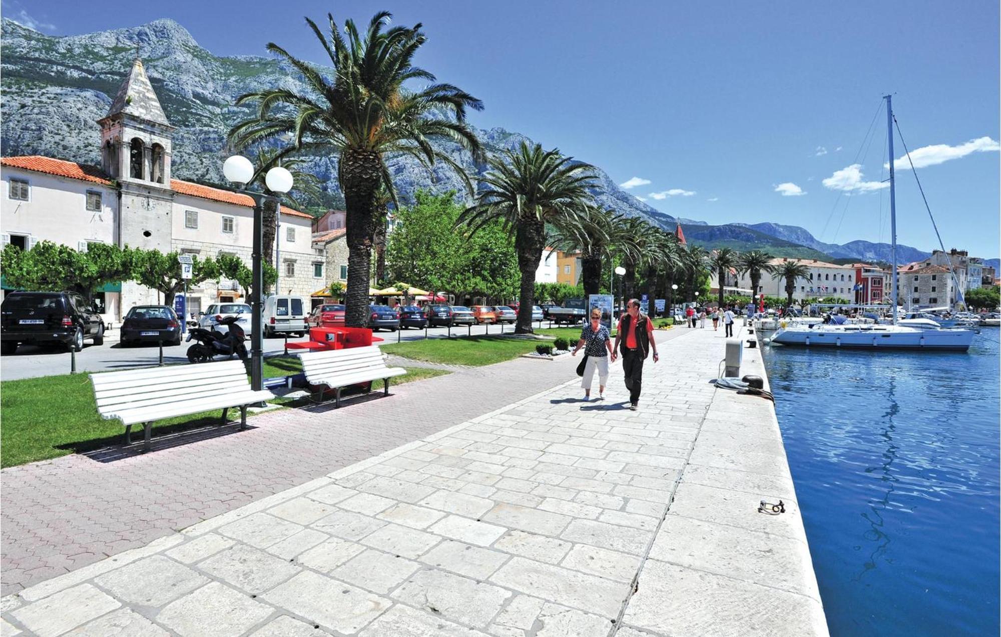 1 Bedroom Stunning Apartment In Makarska Exterior foto